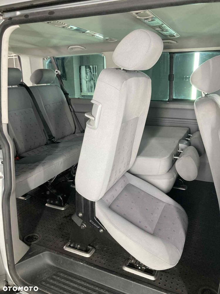 Volkswagen Caravelle - 7