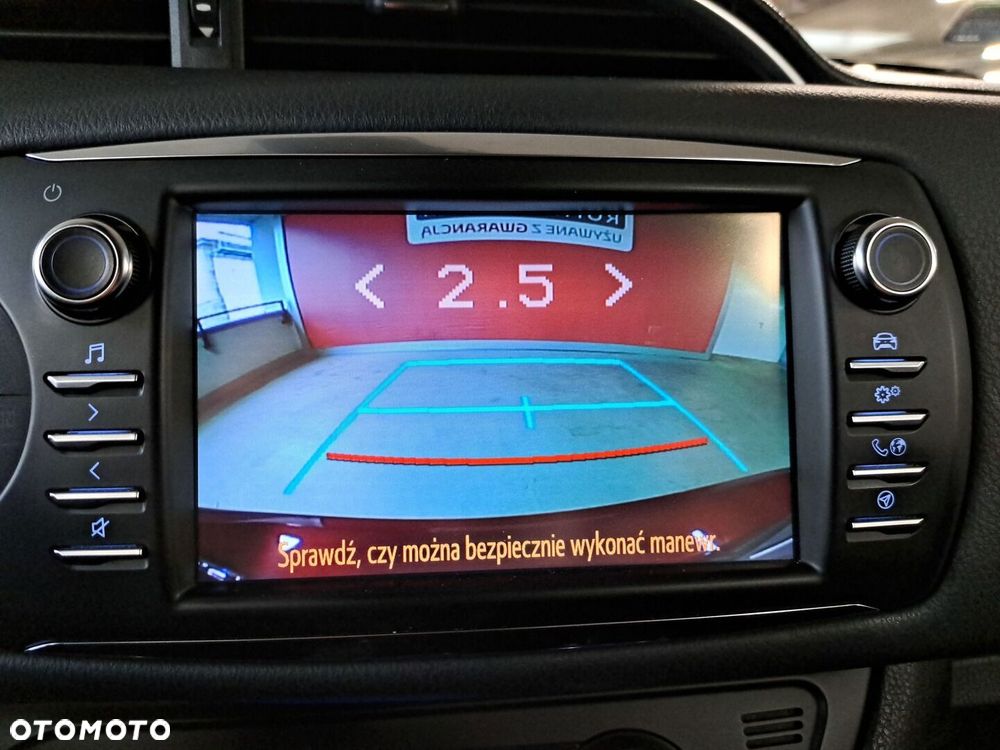 Toyota Yaris Hybrid 100 Premium EU6 - 26