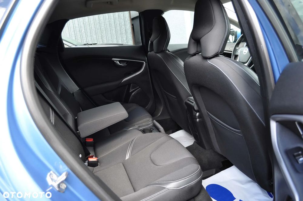 Volvo V40 T2 Momentum - 17