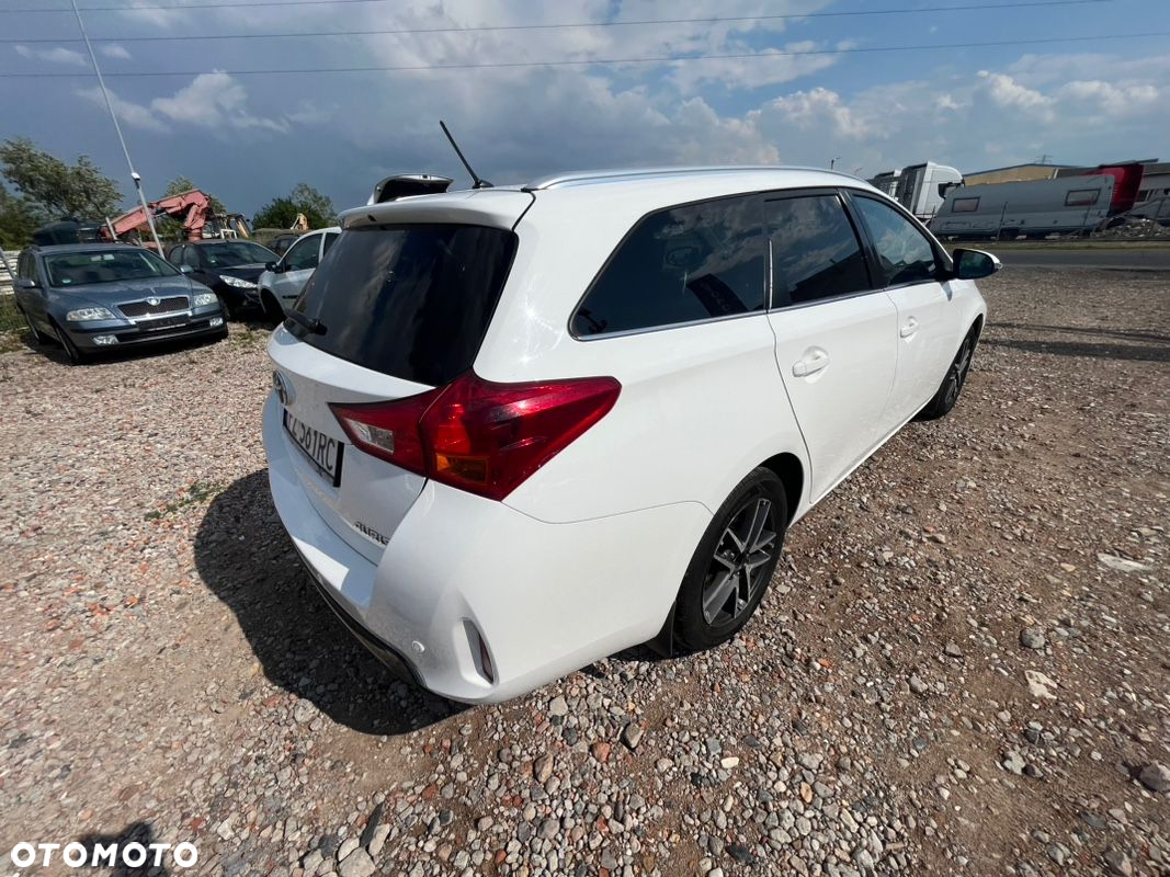 Toyota Auris 1.6 Premium + - 28
