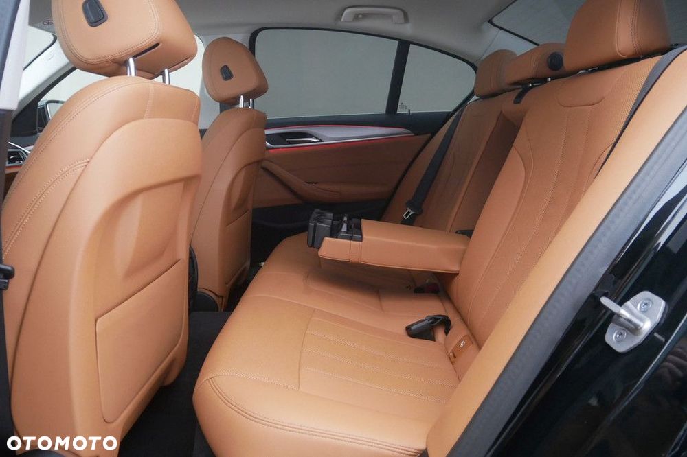 BMW Seria 5 520d xDrive - 15