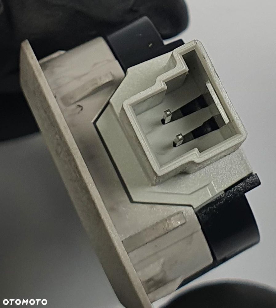 LAMPKA OŚWIETLENIE WNĘTRZA MERCEDES W205 A0009064301 - 2