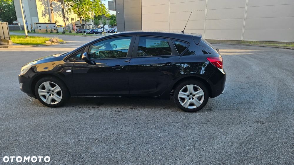 Opel Astra 1.4 Turbo 150 Jahre - 14
