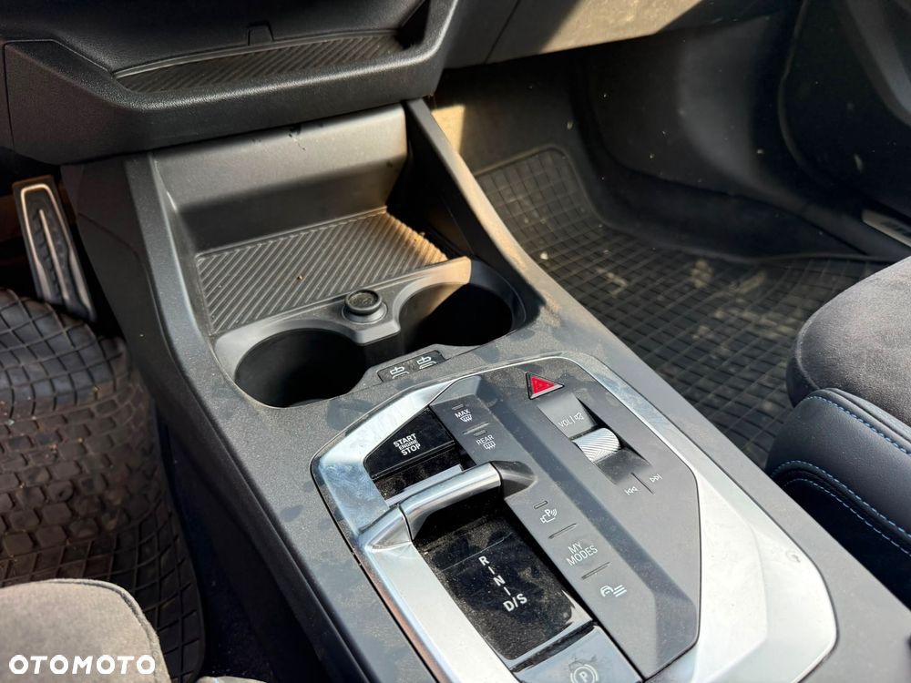 BMW Seria 1 120 mHEV - 27