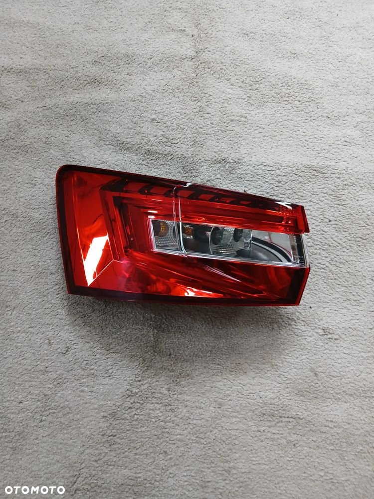LAMPA TYLNA LEWA LED SKODA SUPERB III KOMBI ROK 15/19 3V9