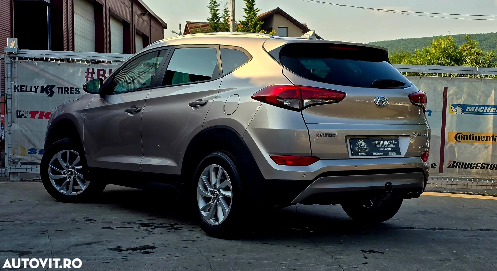 Hyundai Tucson 2.0 CRDI 4WD Automatik Advantage - 14