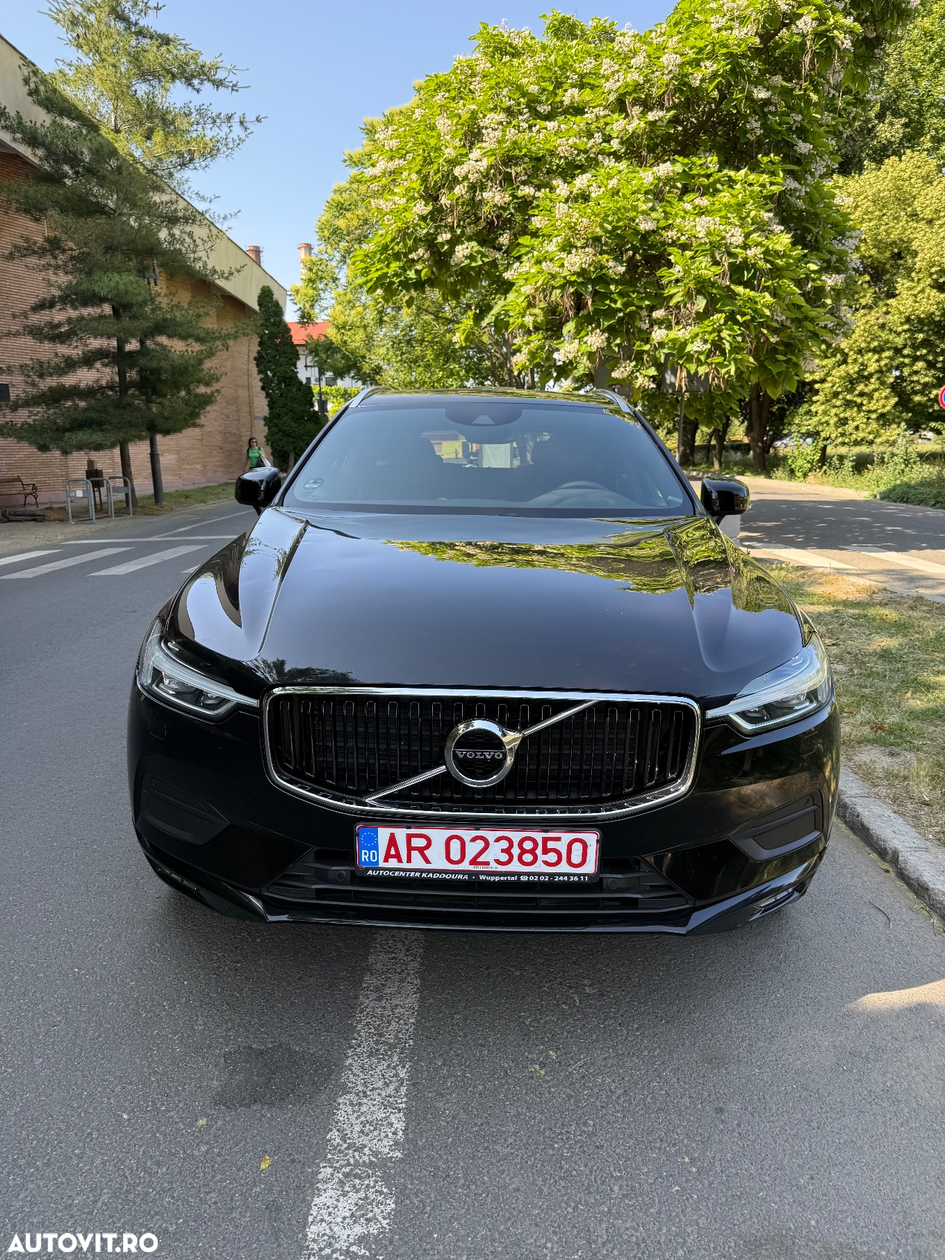 Volvo XC 60 B4 D AWD Geartronic Momentum Pro - 11