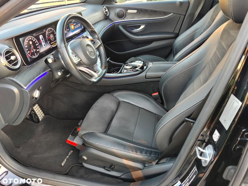 Mercedes-Benz Klasa E 220 d 4-Matic 9G-TRONIC - 22
