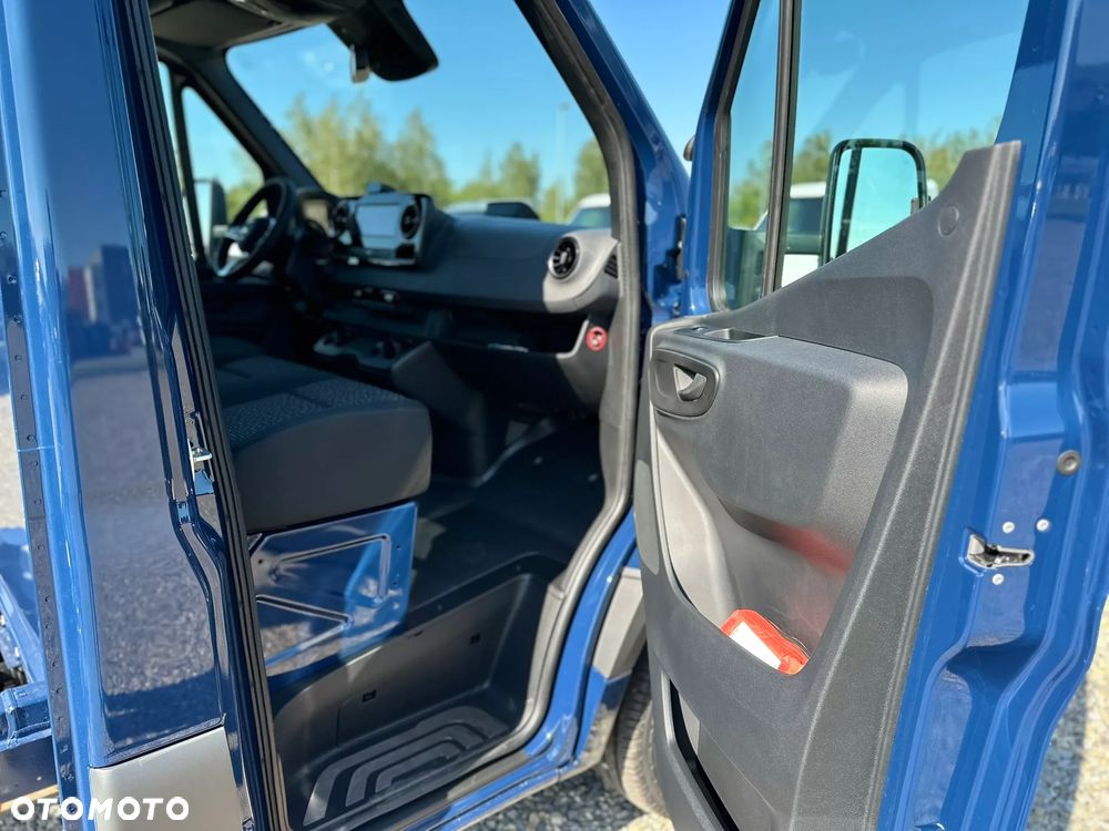 Mercedes-Benz Sprinter - 15