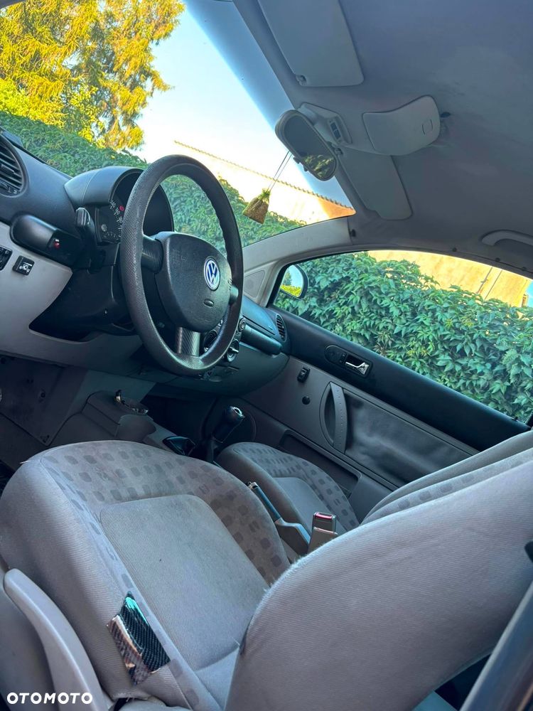 Volkswagen New Beetle - 10