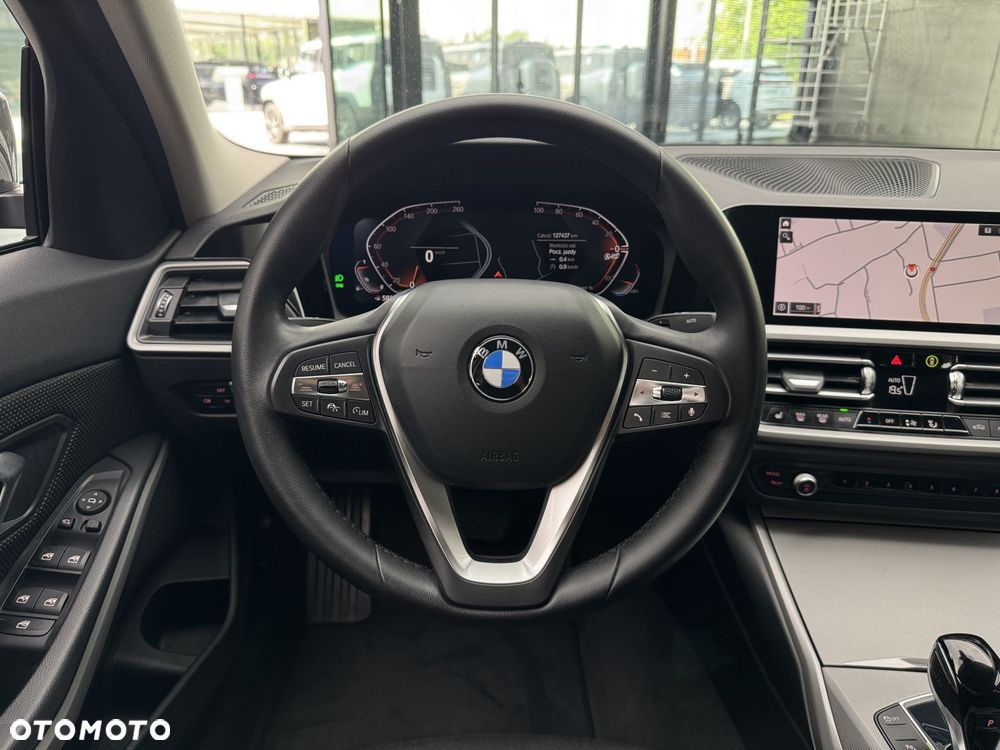 BMW Seria 3 318i - 17