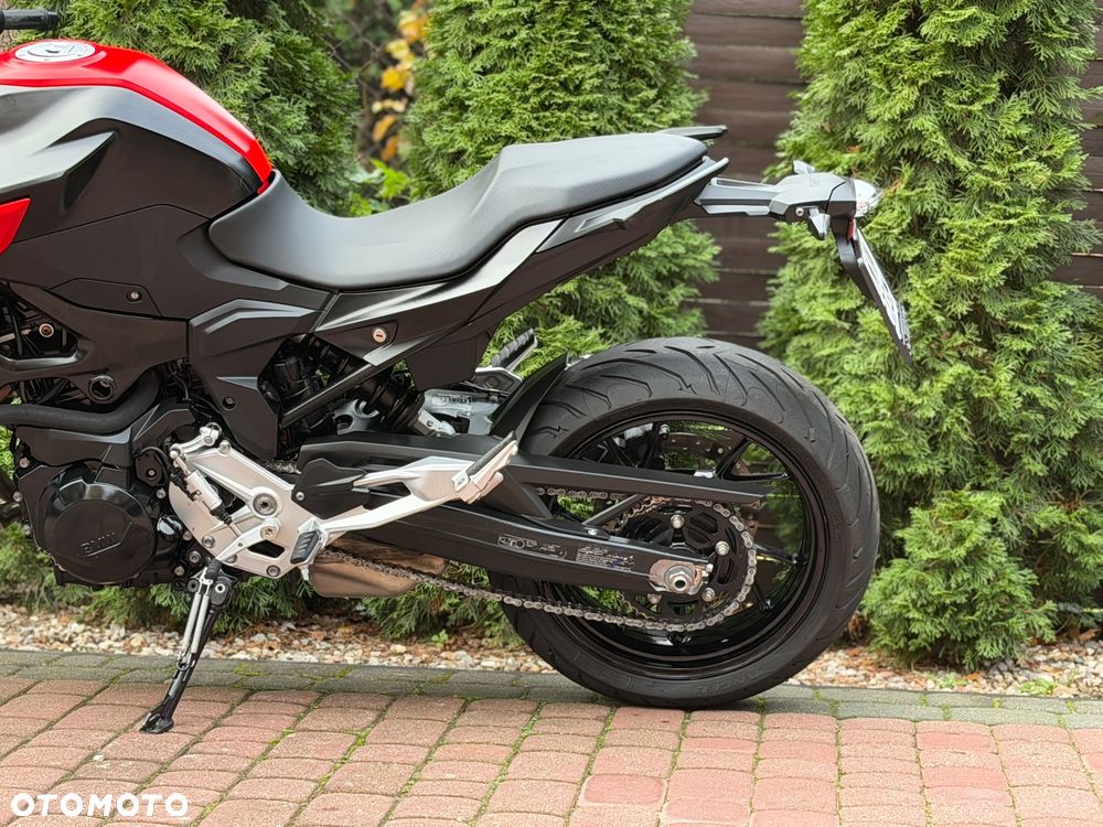 BMW F - 21