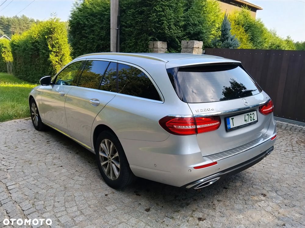 Mercedes-Benz Klasa E 220 d 4-Matic Business Edition 9G-TRONIC - 4