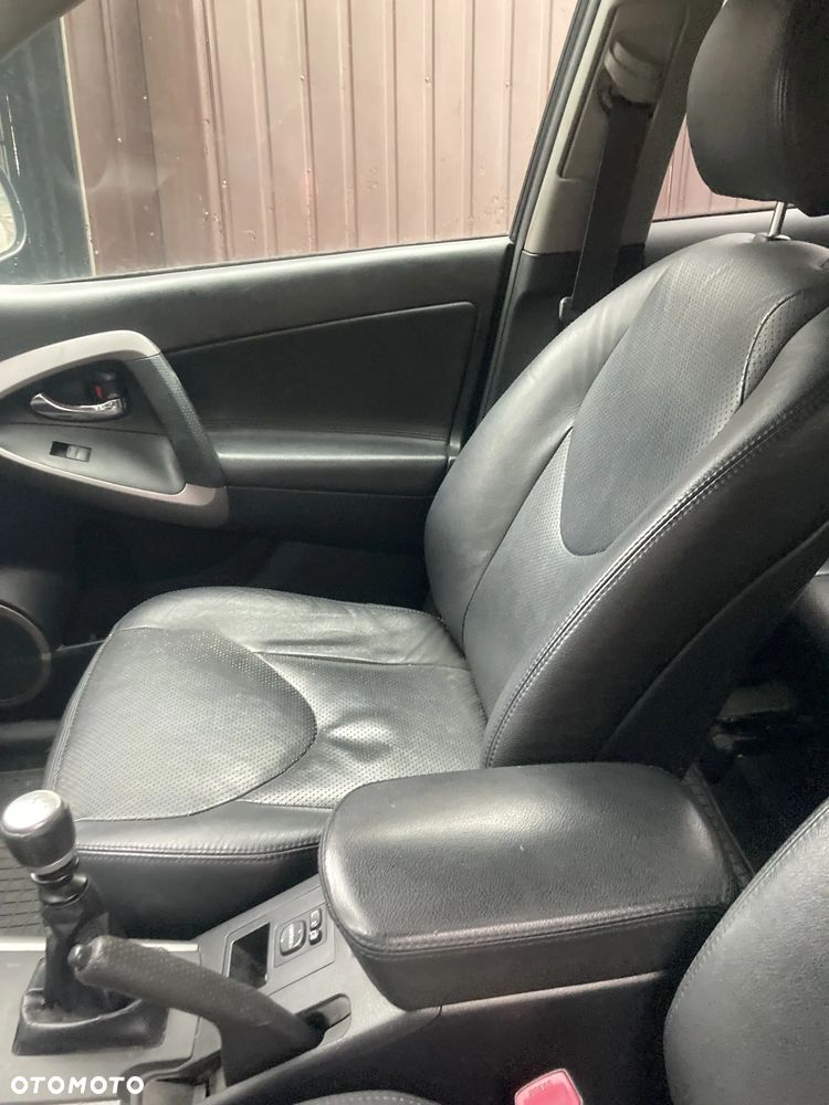 Toyota RAV4 2.2 D-4D Premium - 8