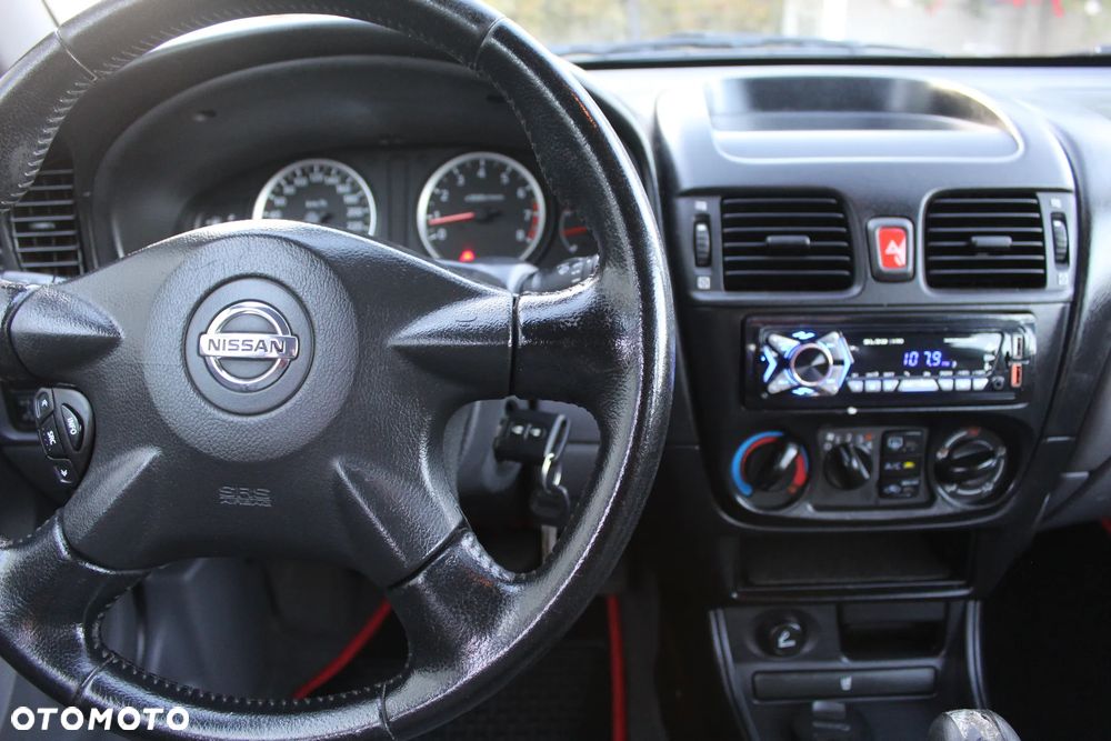 Nissan Almera 1.8 Visia + - 9