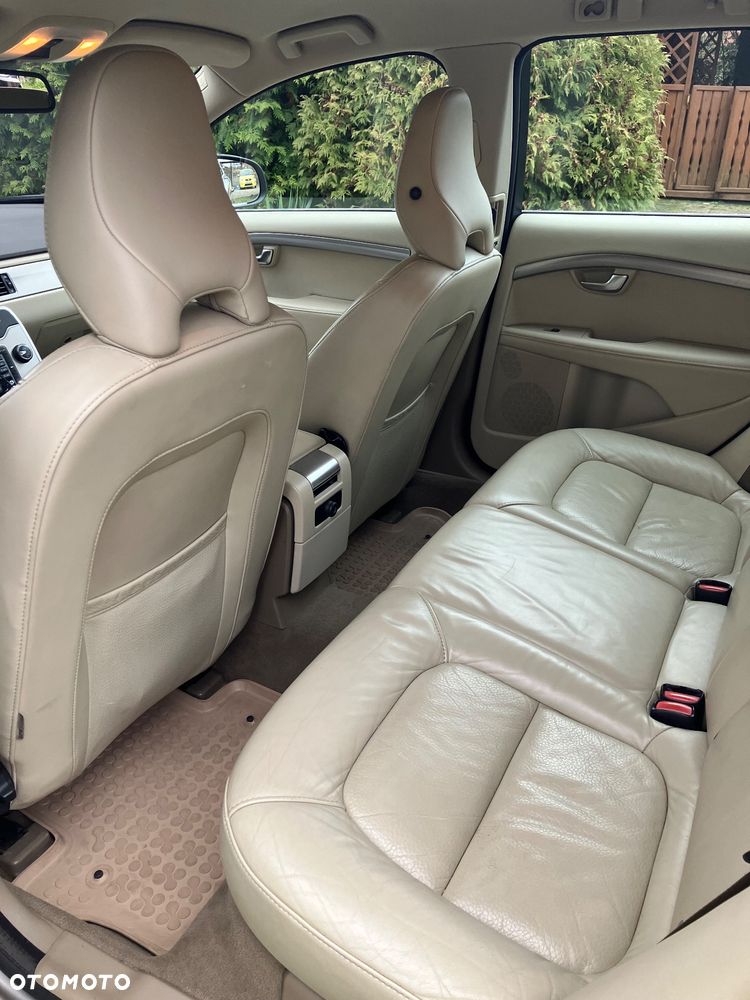 Volvo V70 D5 Momentum - 12