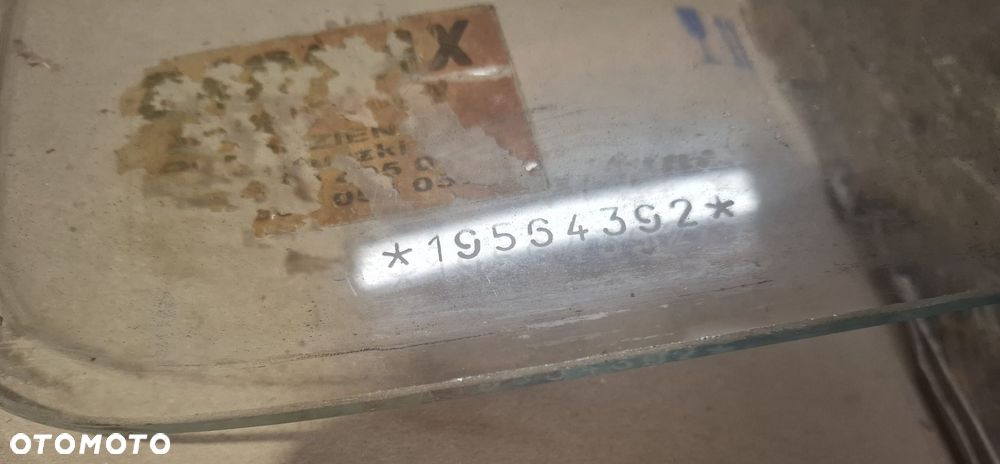 FIAT 126P SZYBA CZOŁOWA PRZEDNIA - 4