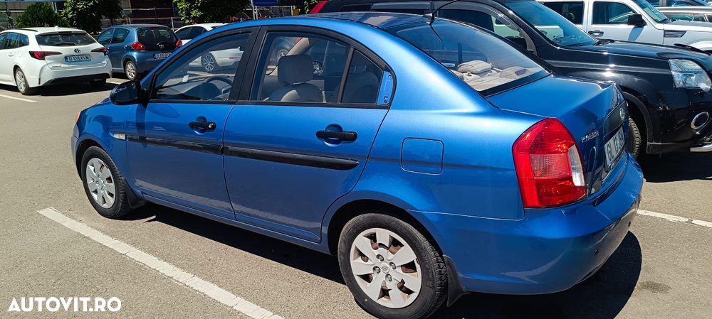 Hyundai Accent - 2