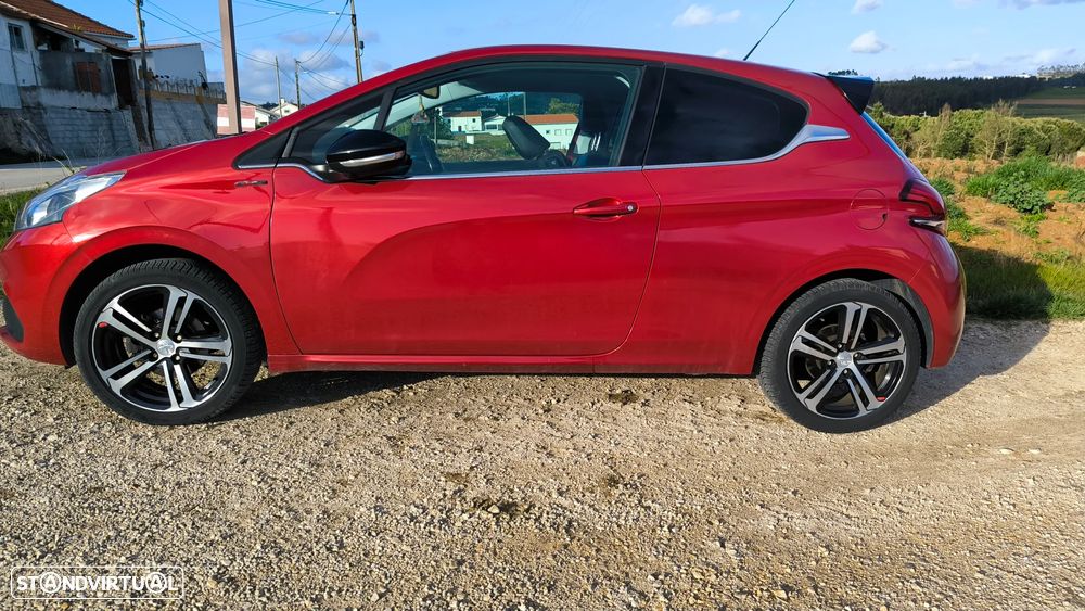 Peugeot 208 1.2 PureTech GT Line - 4