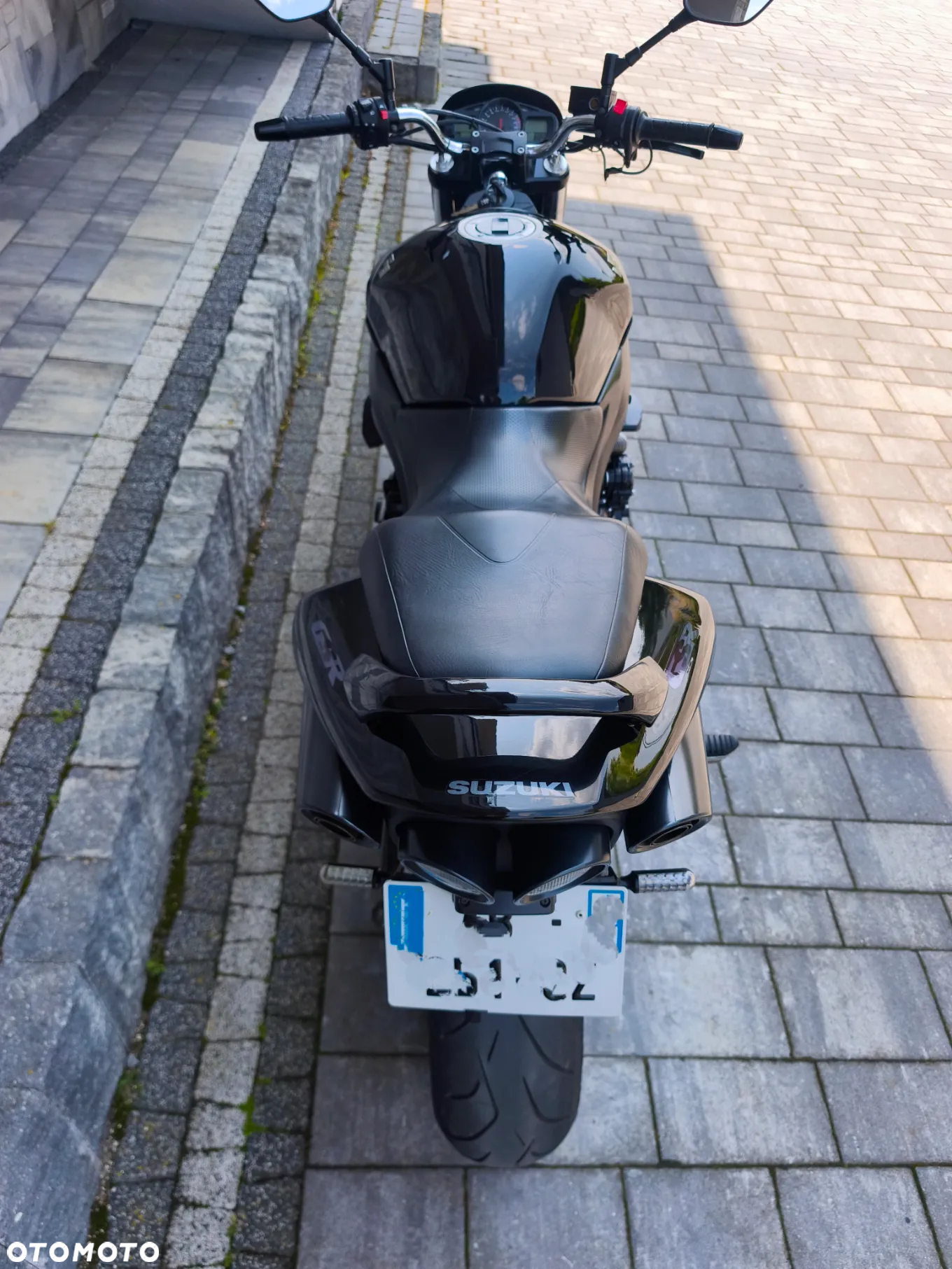 Suzuki GSR - 12