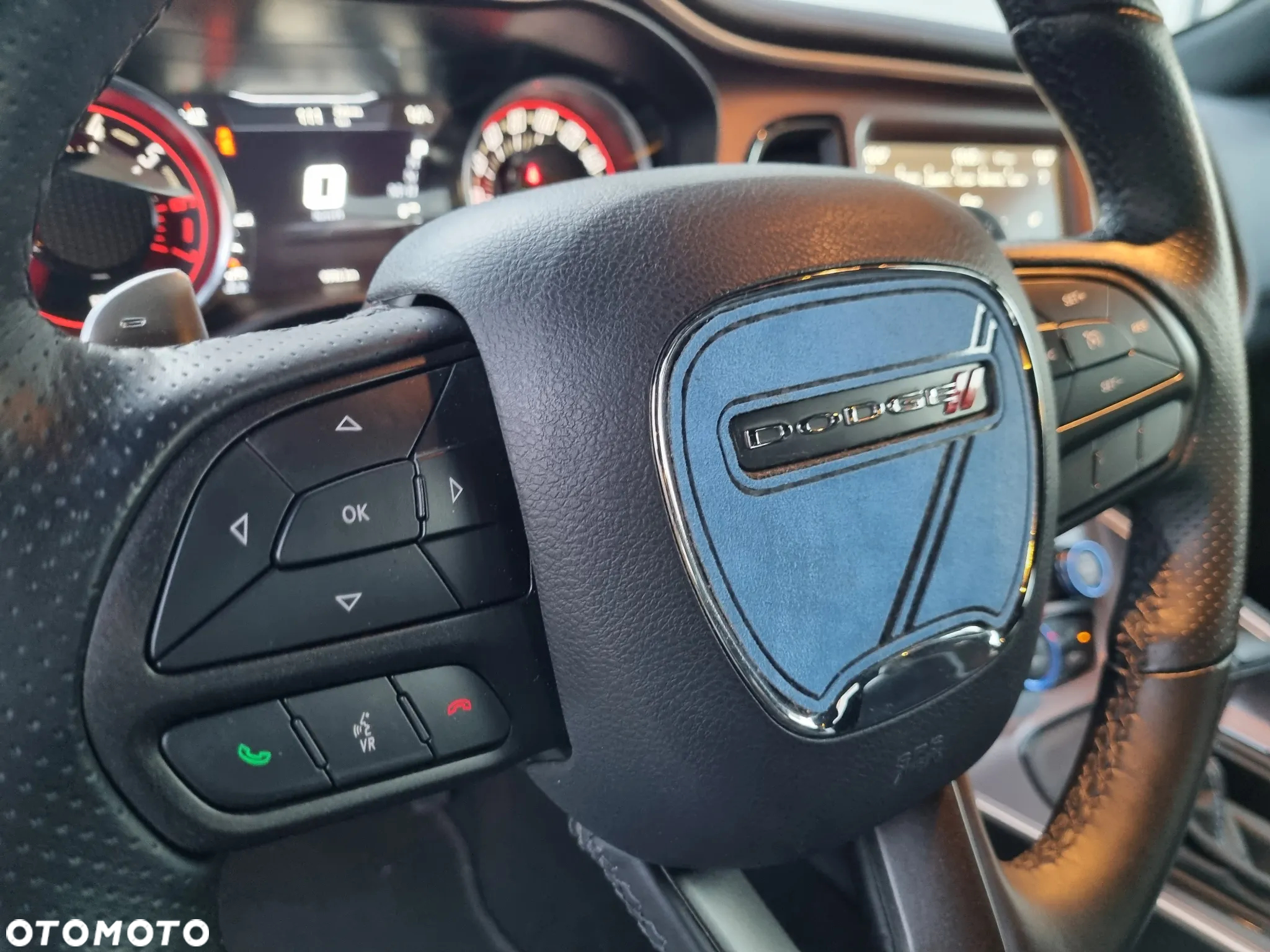Dodge Challenger 6.4 Scat Pack - 22