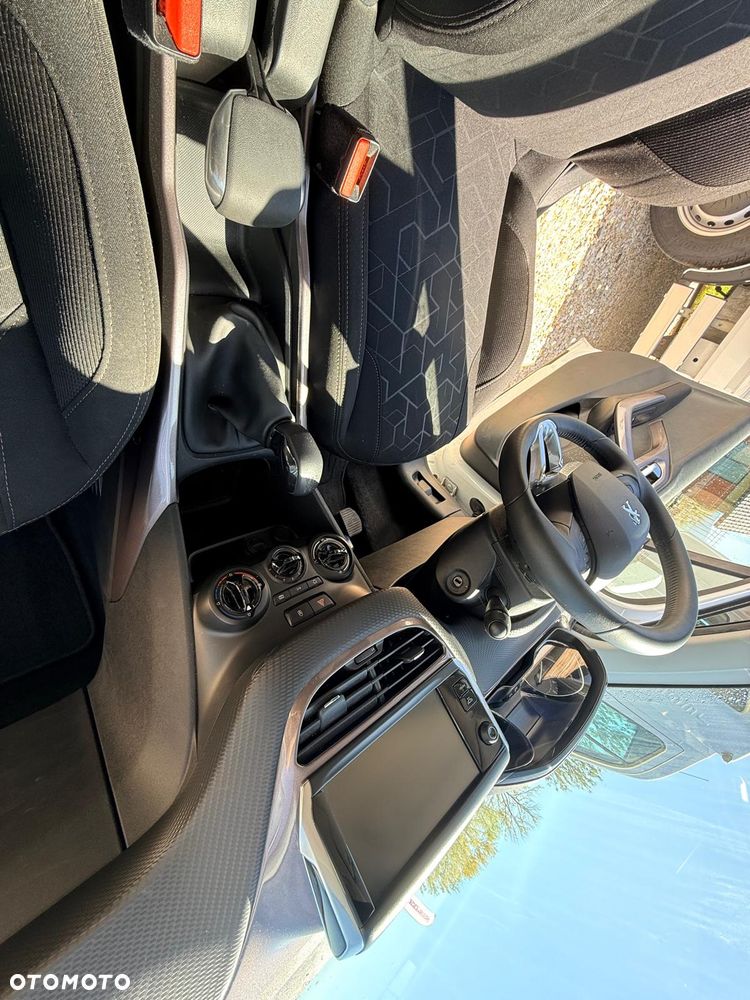 Peugeot 2008 1.2 VTi Allure - 22