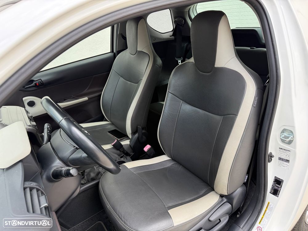 Toyota iQ 1.4 D-4D 2 EP - 13