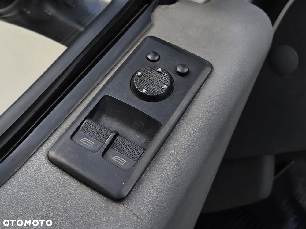 Volkswagen Caravelle - 29