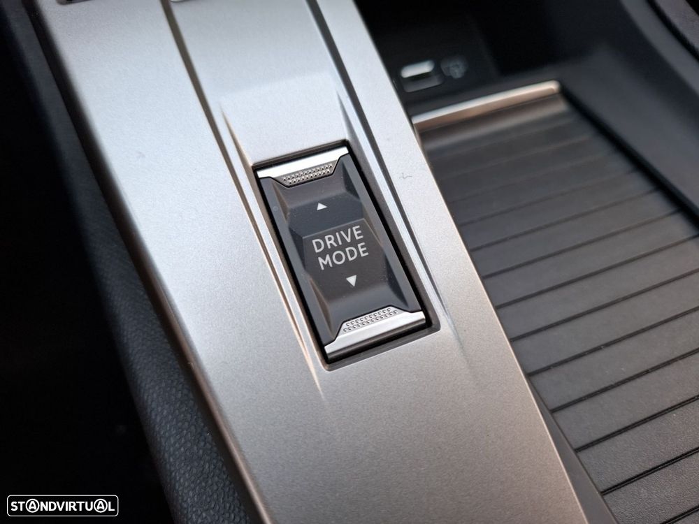 Peugeot 308 SW 1.2 Hybrid Allure e-DCS6 — fotografia 24