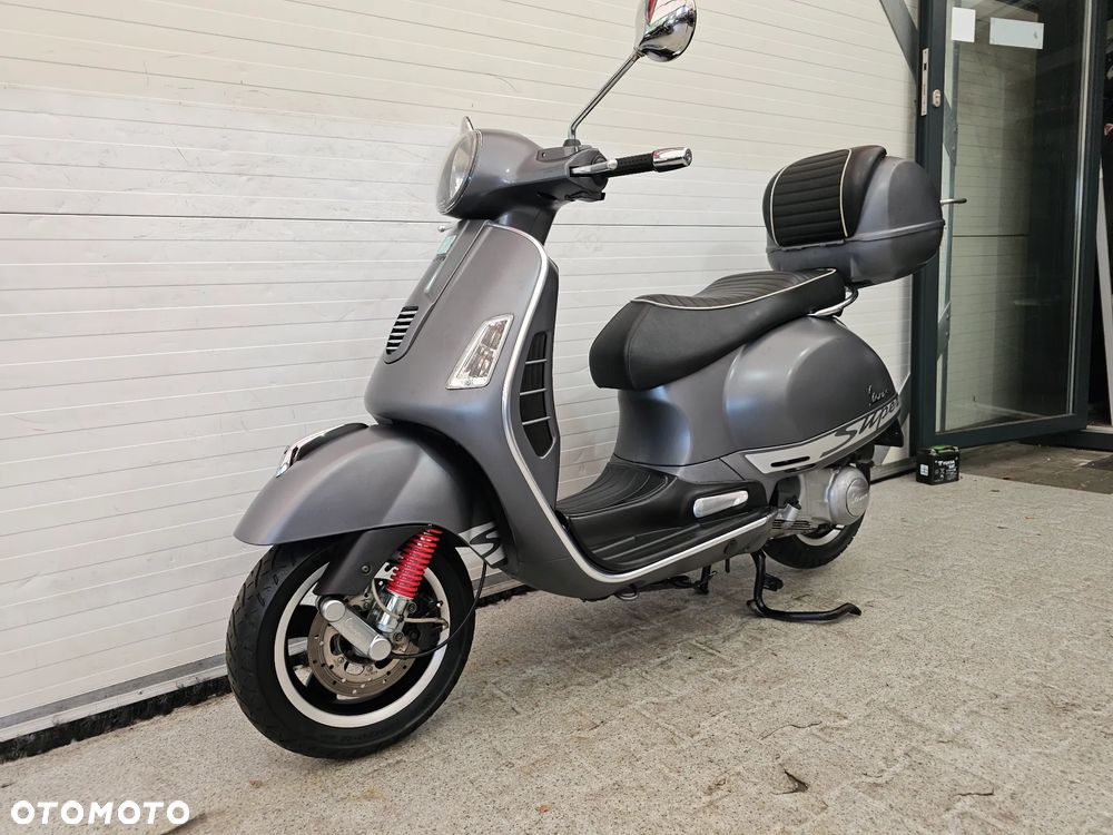 Piaggio Vespa - 2