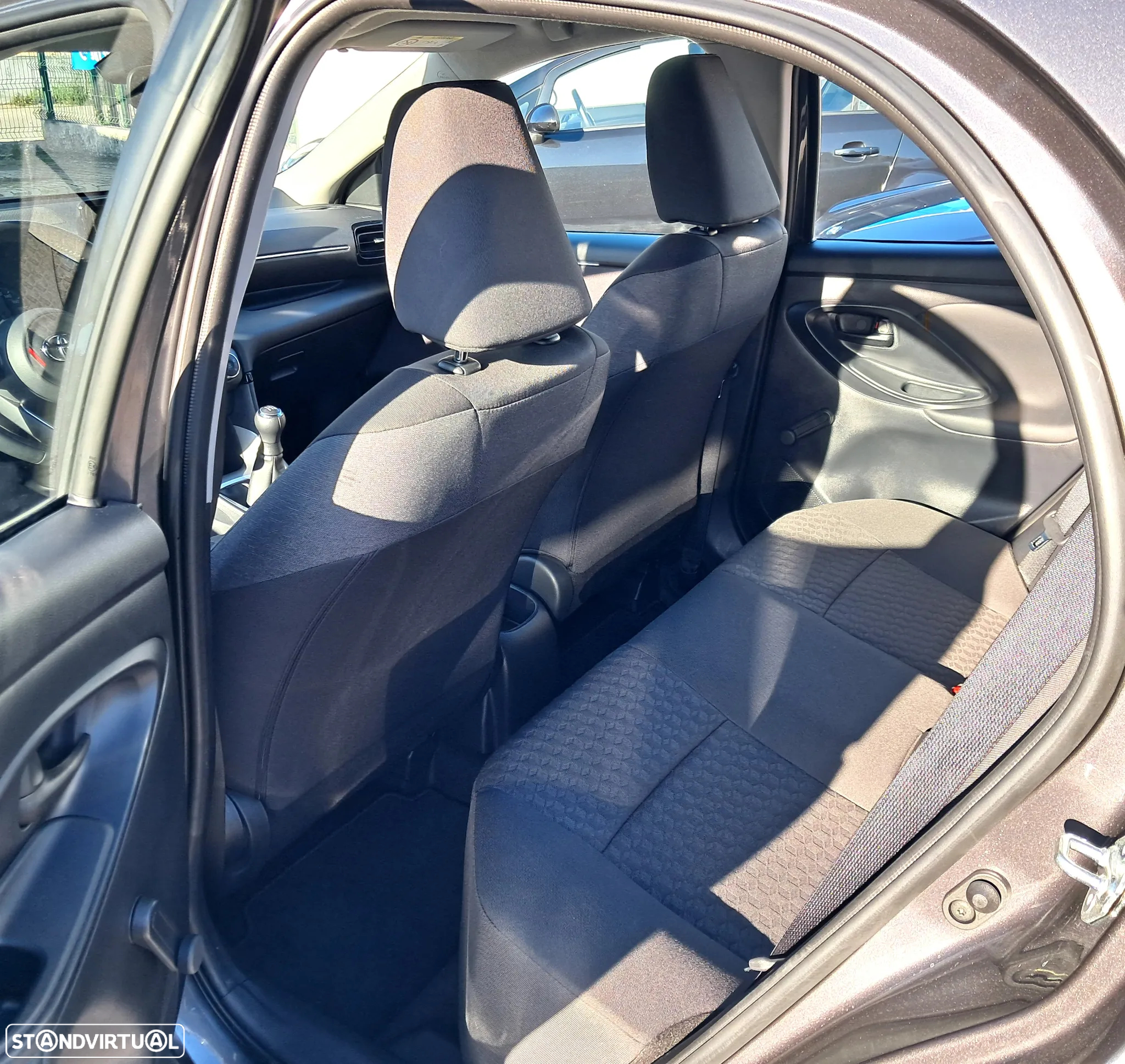 Toyota Yaris 1.0 VVT-i Comfort Plus - 11