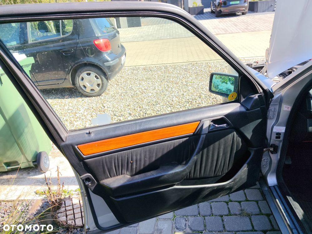 Mercedes-Benz W124 (1984-1993) - 29