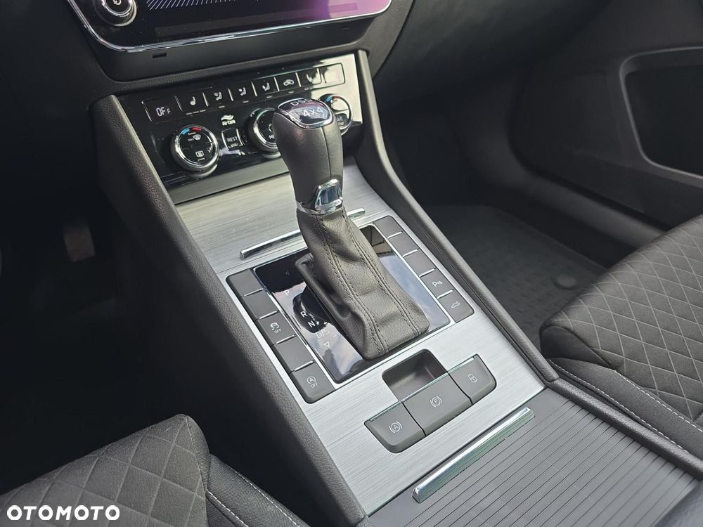 Skoda Superb 2.0 TDI Ambition DSG - 14