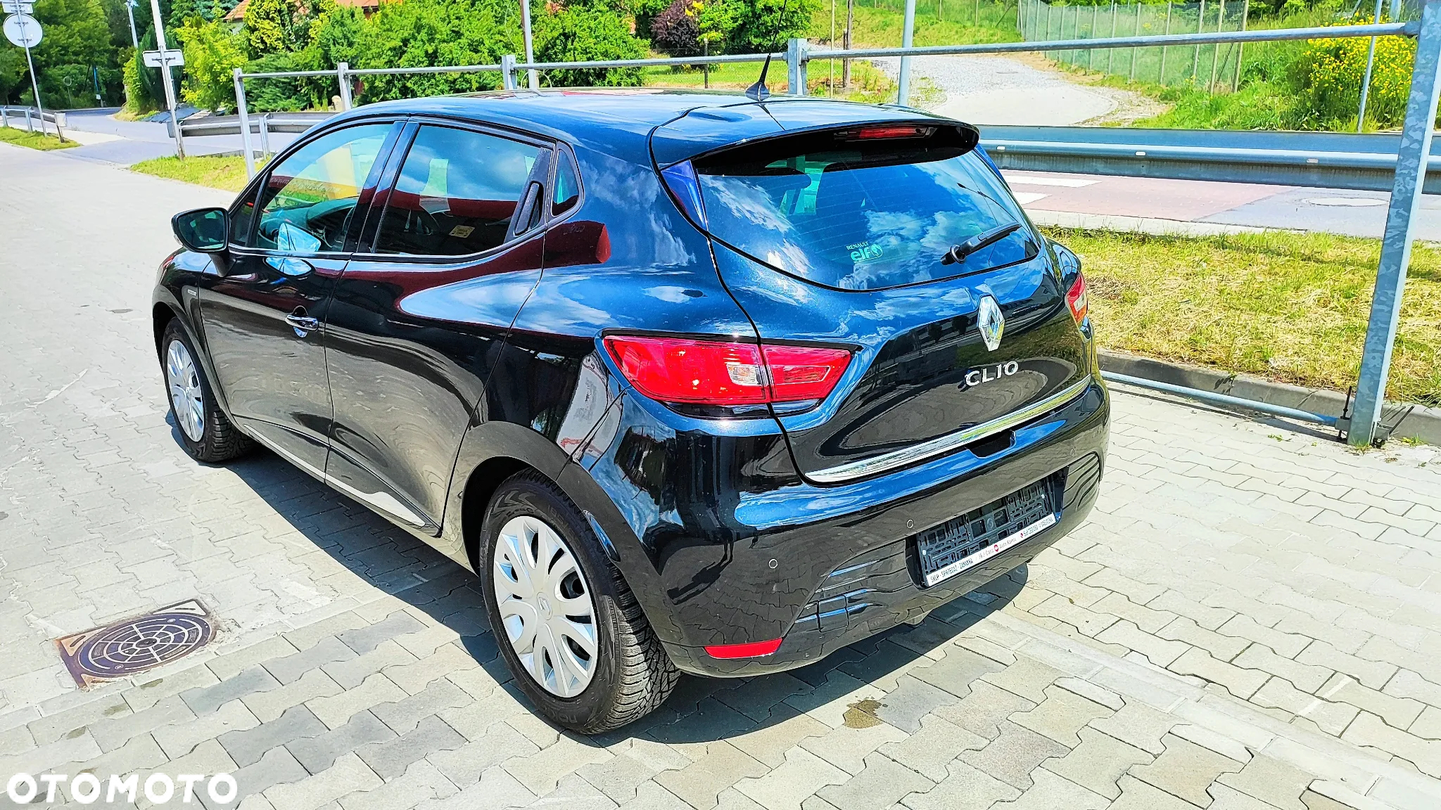 Renault Clio 1.2 16V Limited EU6 - 17