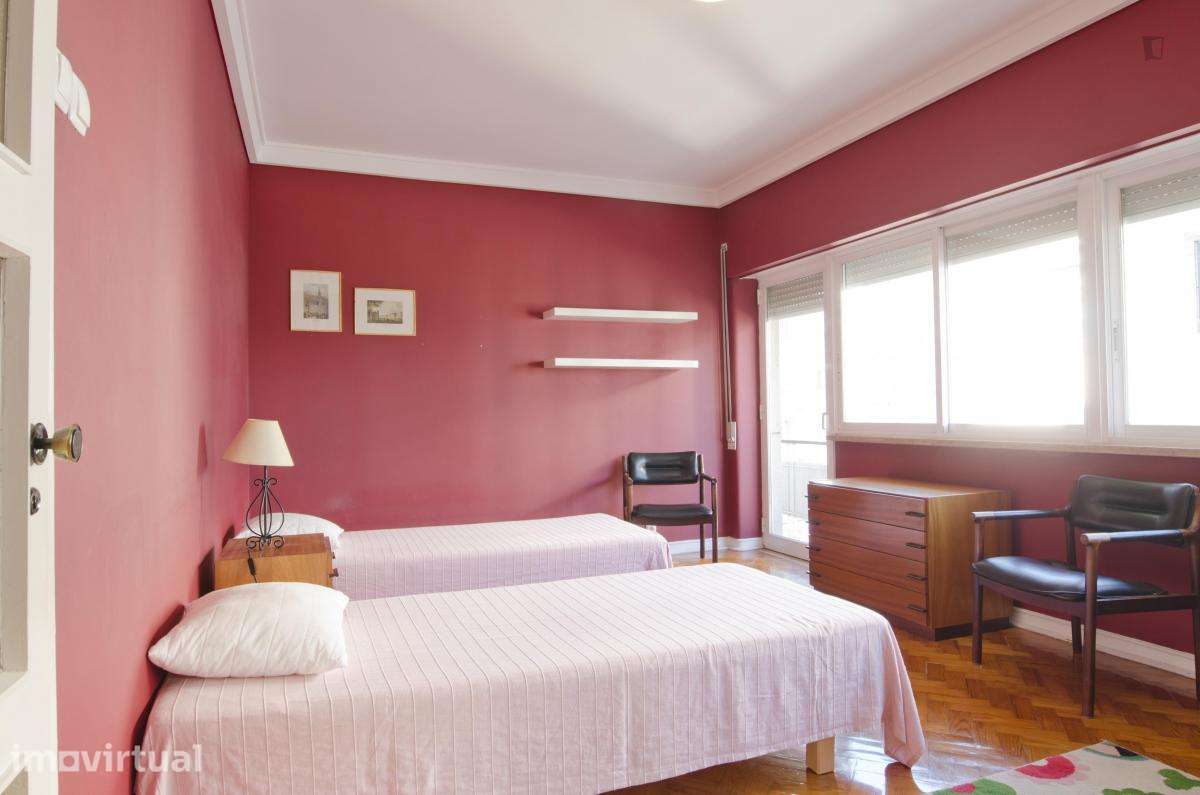 Quarto - localizado em Campolide Lisbon - Grande imagem: 4/29