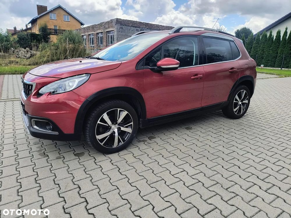 Peugeot 2008 1.2 Pure Tech Allure S&S - 6