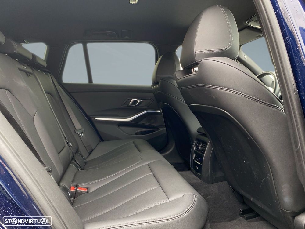 BMW 320 d Pack Desportivo M Auto - 17