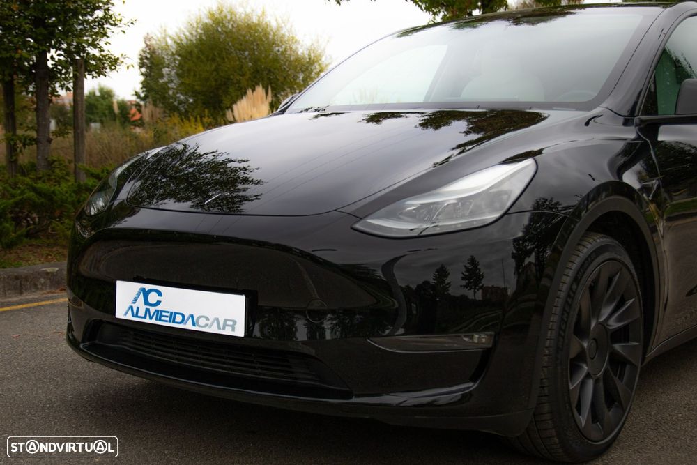 Tesla Model Y Long Range Dual Motor AWD - 12