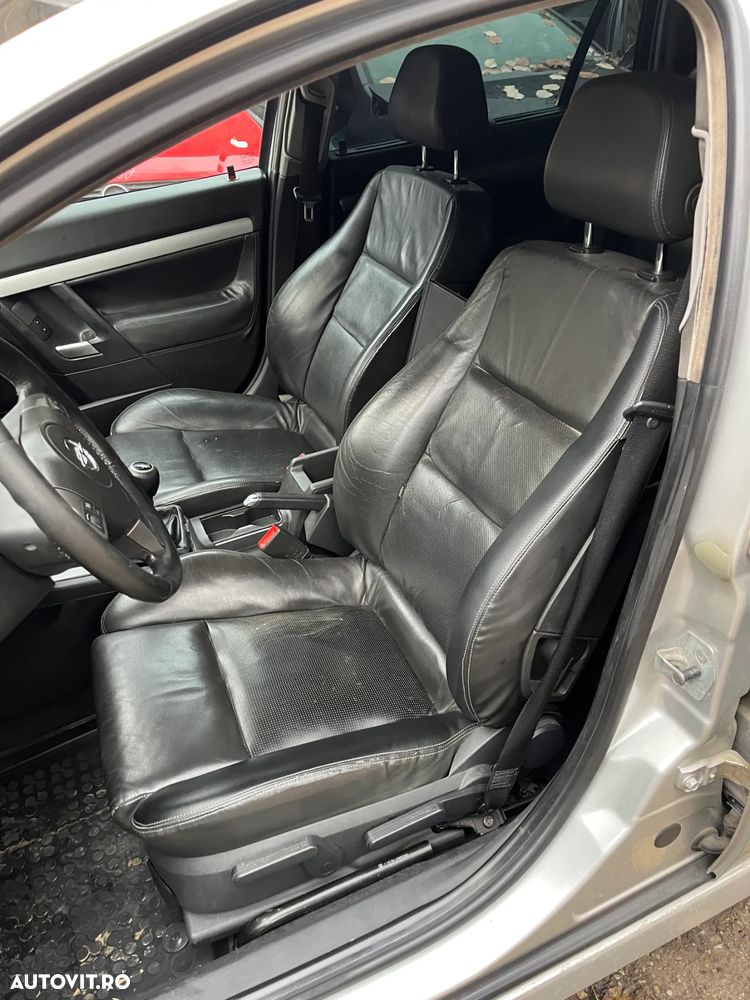 Dezmembrez Opel Vectra C facelift break gri argintiu 1,9 diesel 120CP gri argintiu piele - 12