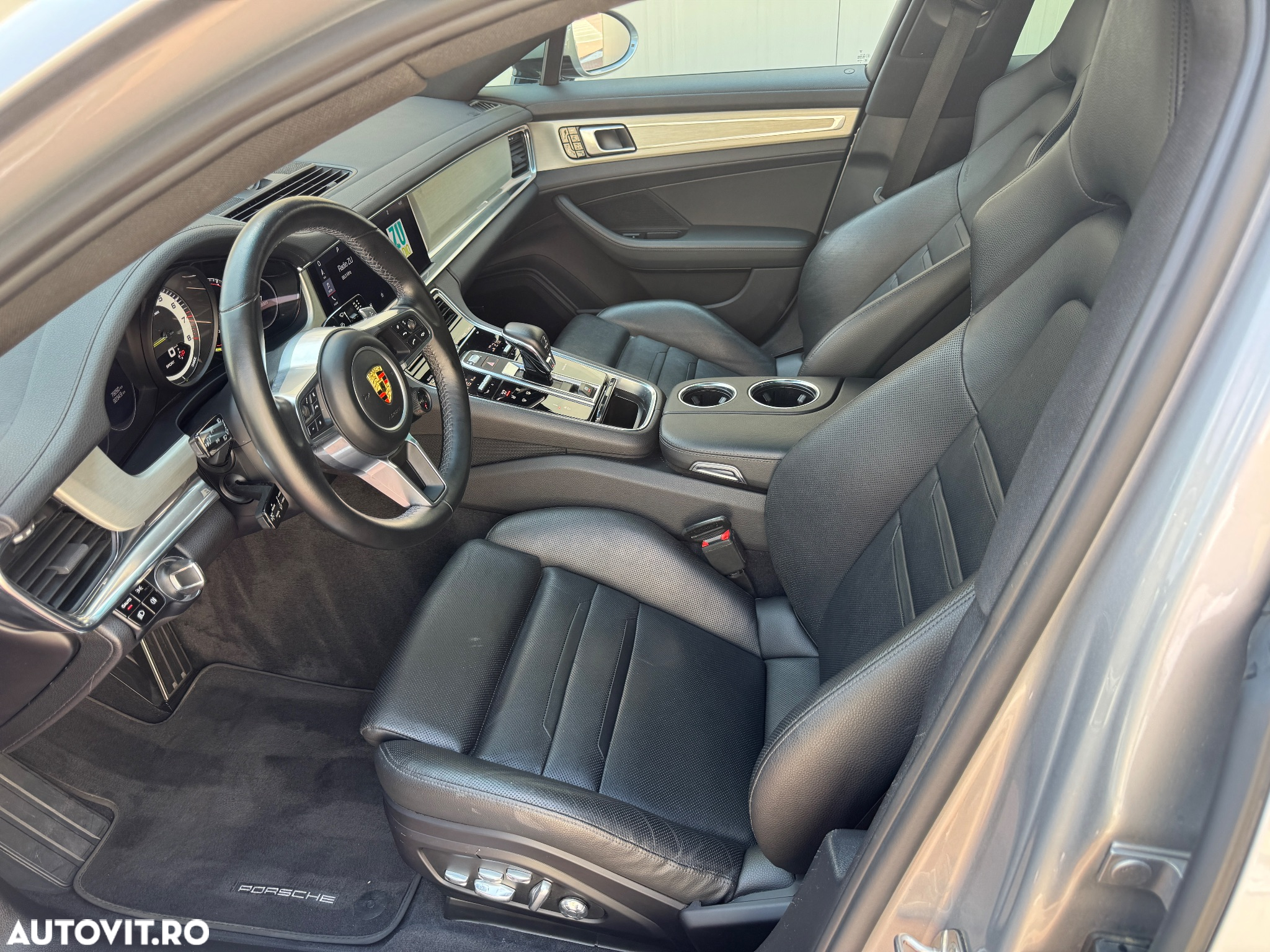 Porsche Panamera 4 E-Hybrid - 31