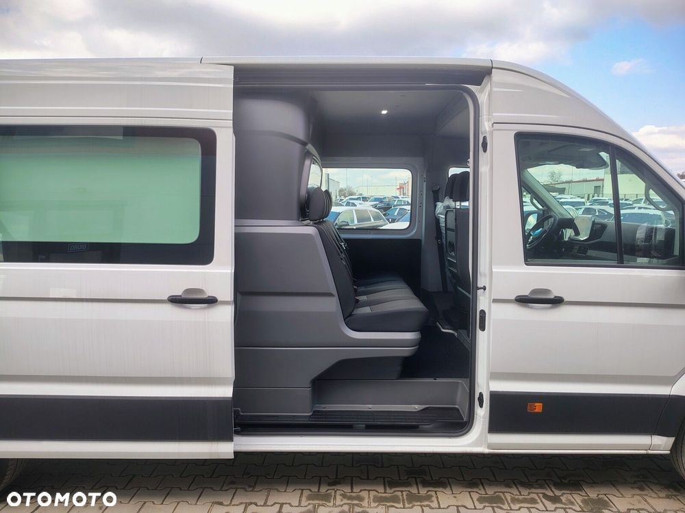 Volkswagen Crafter Crafter 35 Furgon z wysokim dachem silnik: 2,0 l EURO VI SCR 163 KM / skrzynia biegów: Przedni napęd automatyczna 8-biegowa rozstaw osi: 4490 mm L5 - 8