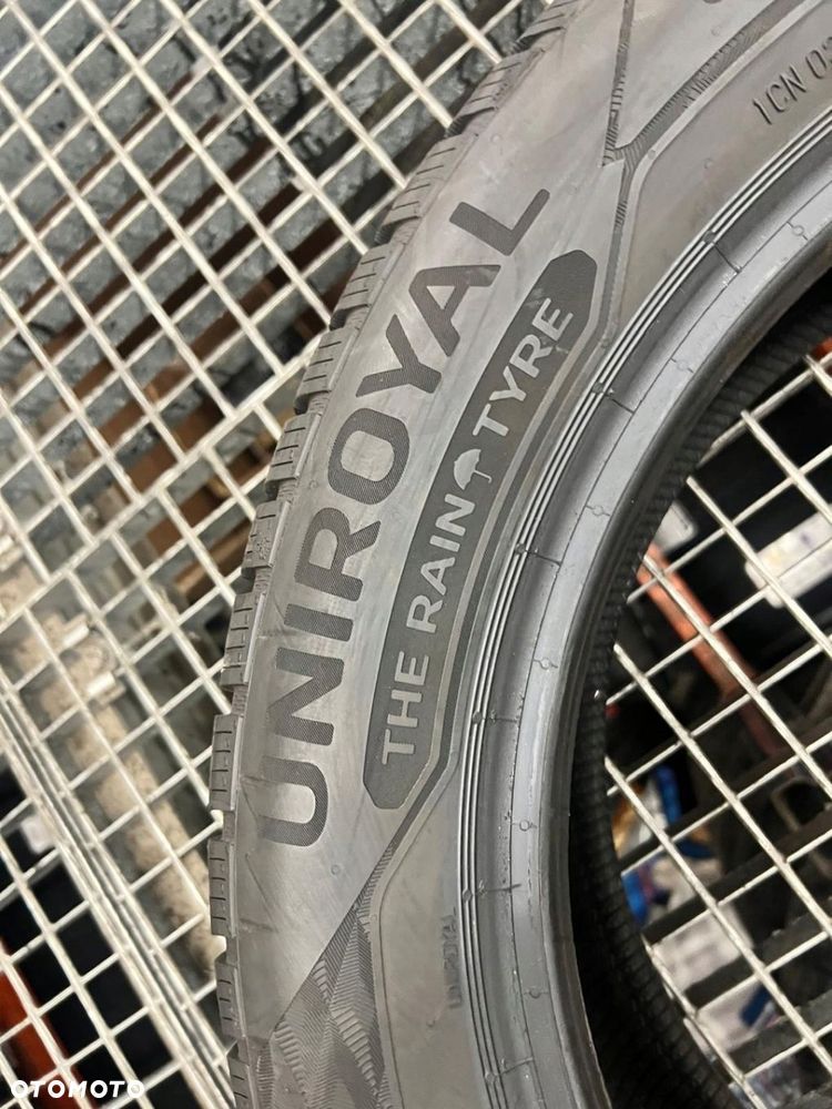 Opona zimowa Uniroyal WinterExpert 215/55R17 98 V - 2