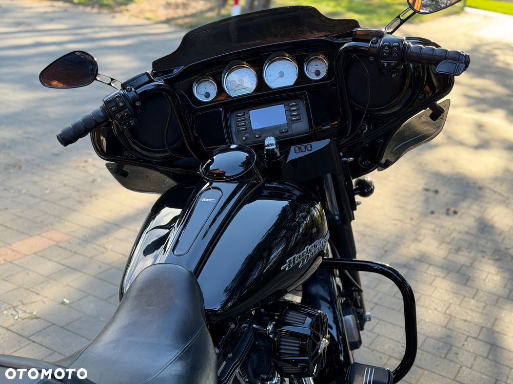 Harley-Davidson Touring Street Glide - 27