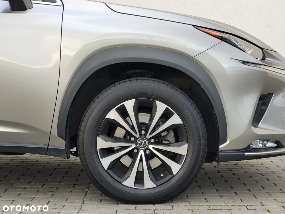 Lexus NX 300h F Impression AWD - 27