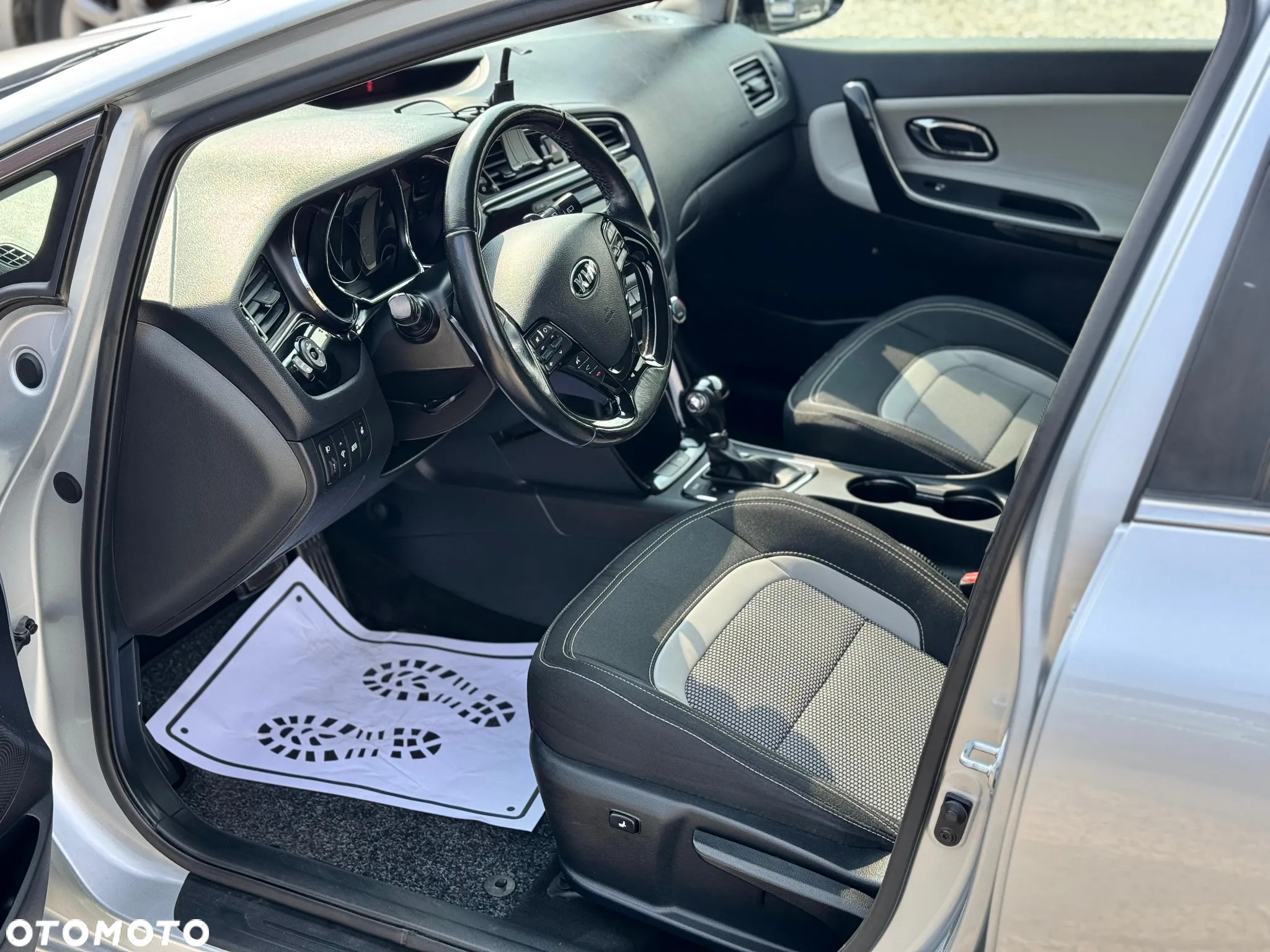 Kia Ceed 1.6 GDI DCT Platinum Edition - 36