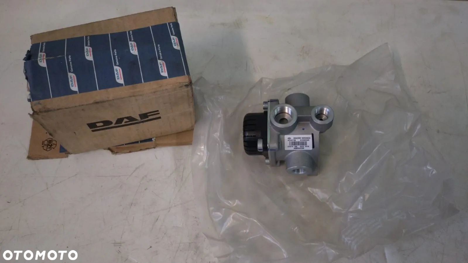 ZAWÓR STERUJĄCY NACZEPY PRZEKAŹNIKOWY KNORR-BREMSE K158596 DAF - 1