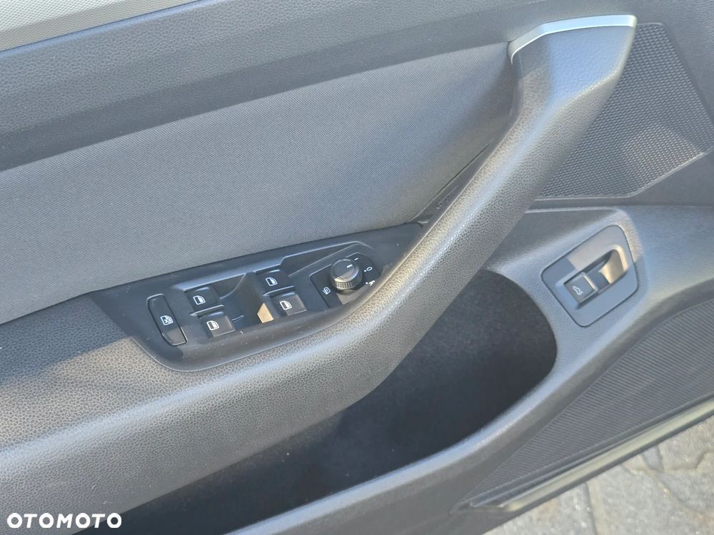 Volkswagen Passat 1.8 TSI BMT Comfortline - 10