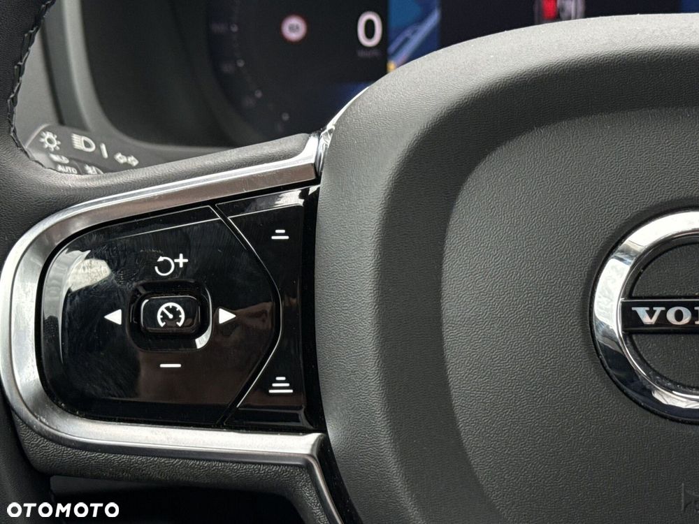 Volvo XC 90 B5 D AWD Plus Dark - 19