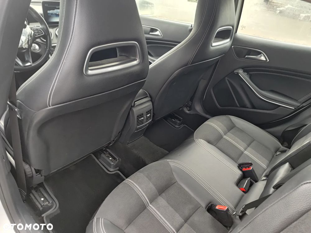 Mercedes-Benz GLA - 28