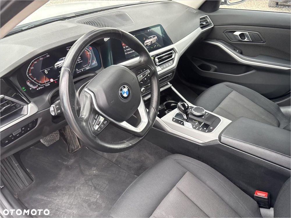 BMW Seria 3 318i Advantage - 9